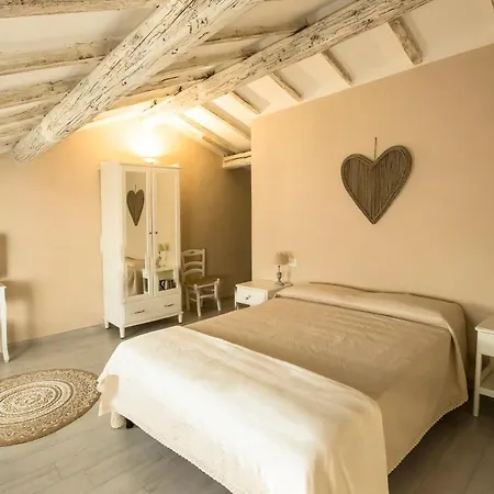 700enolocanda Inn Santa Giuletta
