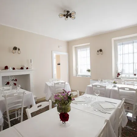 700enolocanda 3* Santa Giuletta